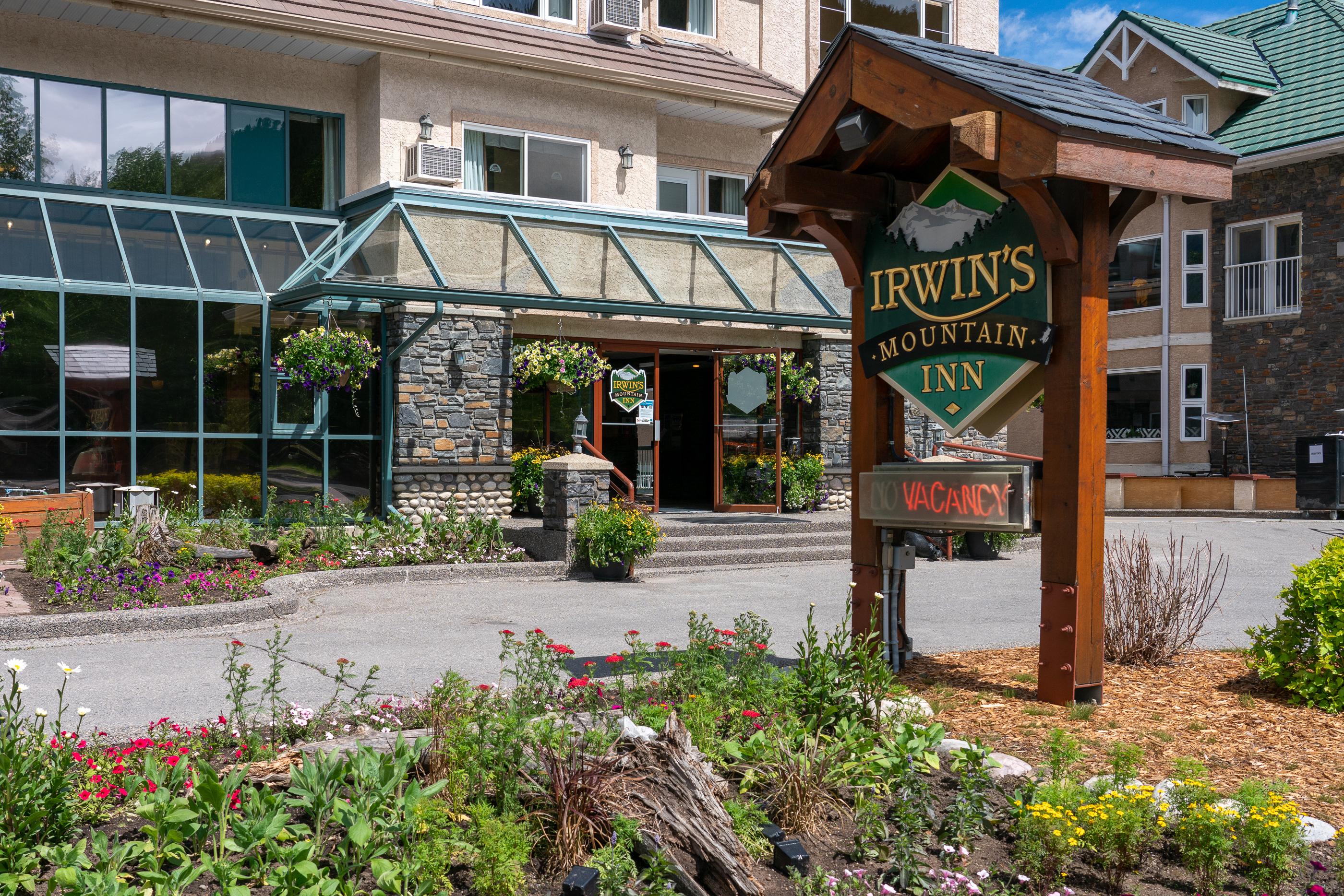 Irwin'S Mountain Inn Banff Exterior foto