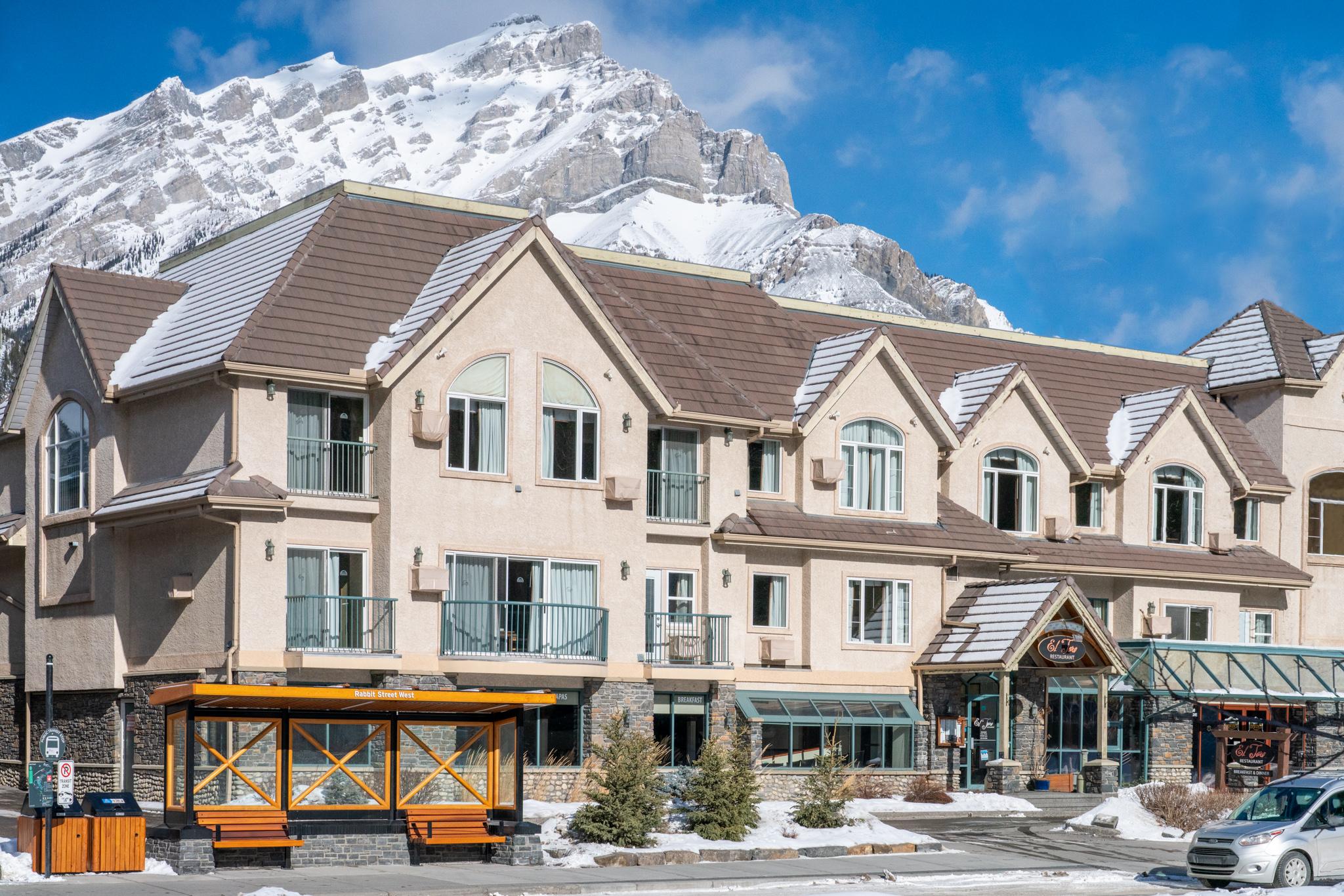Irwin'S Mountain Inn Banff Exterior foto