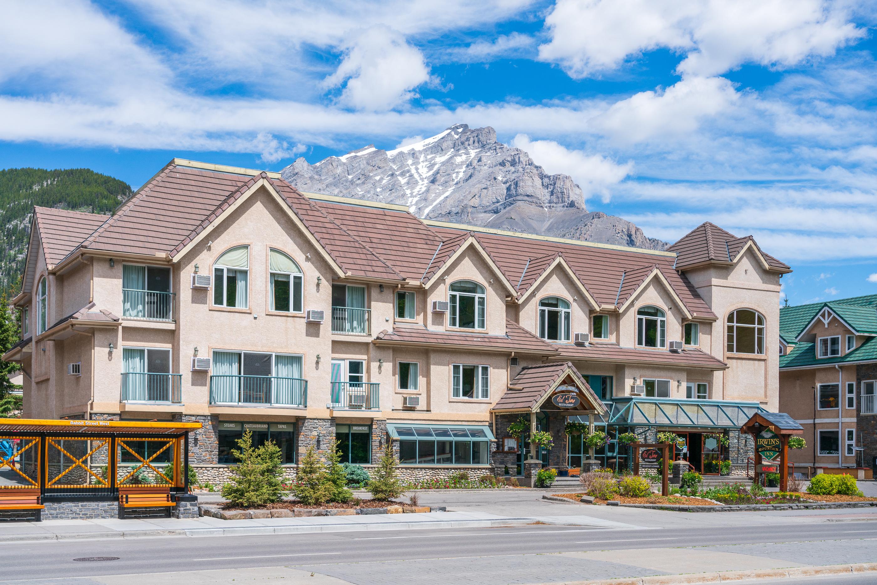Irwin'S Mountain Inn Banff Exterior foto