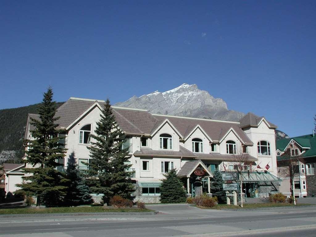 Irwin'S Mountain Inn Banff Exterior foto